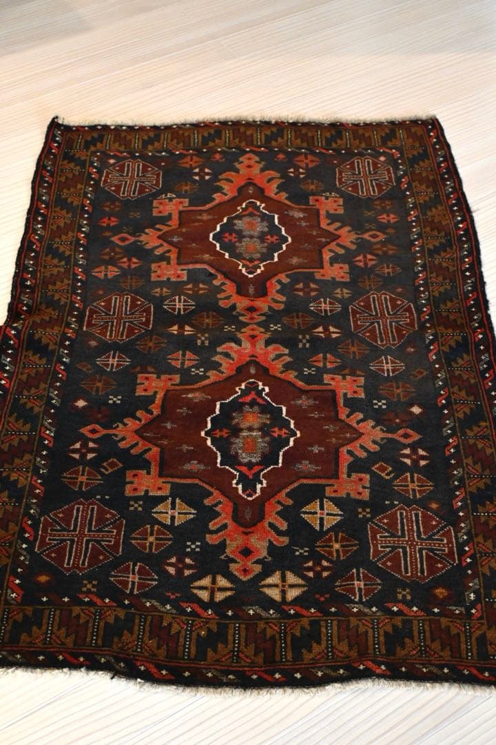 い*す様 アフガニスタン製　ヴィンテージラグ トルコやアフガニスタンの渋いヴィンテージラグがたくさん並びました