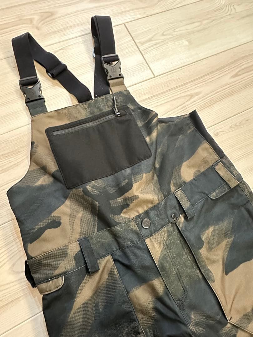 VOLCOM オーバーオールウェア　迷彩柄 VOLCOM/ボルコム メンズ スノーウェア ビブパンツ ROAN BIB OVERALL