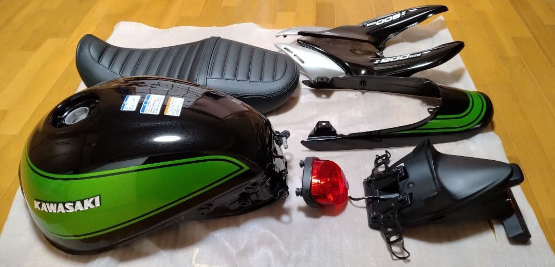 Kawasaki Z900RS　2025年ノーマル外装一式 New 2025 Kawasaki Z900RS SE ABS Metallic Graphite Gray / Ebony