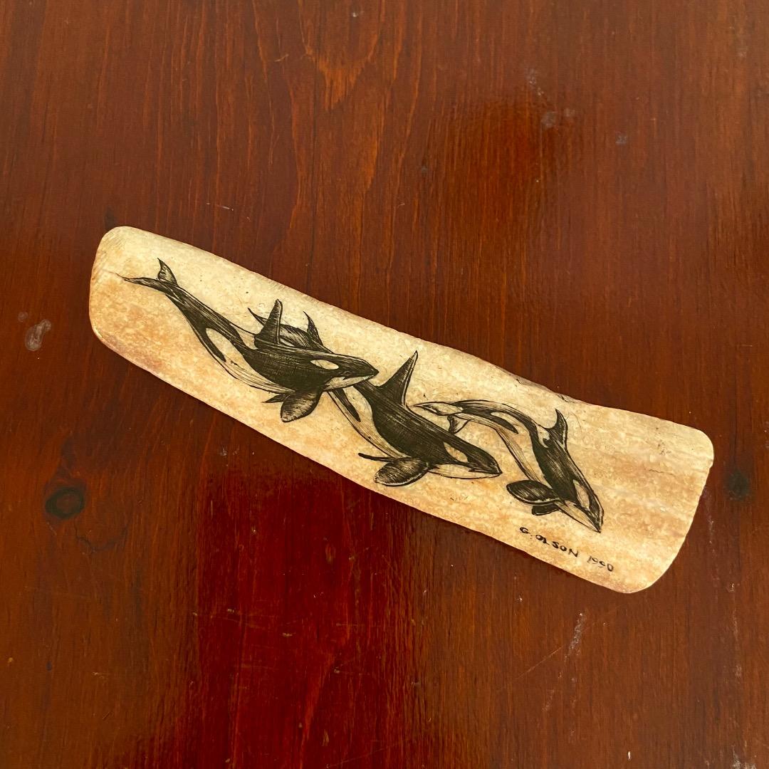 ケンタ、イヌイット民芸品、セイウチ牙の置物、シャチ図案 m40459421831_1.jpg?1759363579