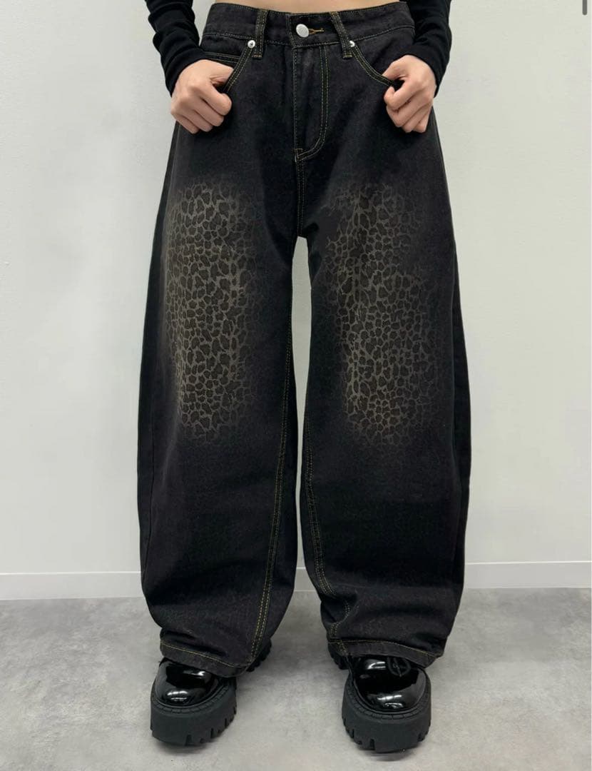 TRIFLE レオパードウォッシュカーブデニムパンツ ダークウォッシュ Sサイズ レオパードウォッシュカーブデニムパンツ – ANDOR ONLINE