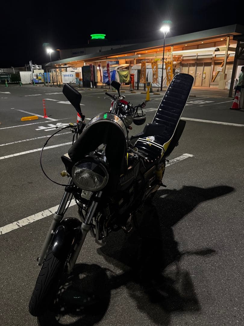 か*み様 xjr三段シートシート 黒 黄色 XJR400前期3段シート 黒金エナ/三段シート60cm 4HM 400R - メルカリ