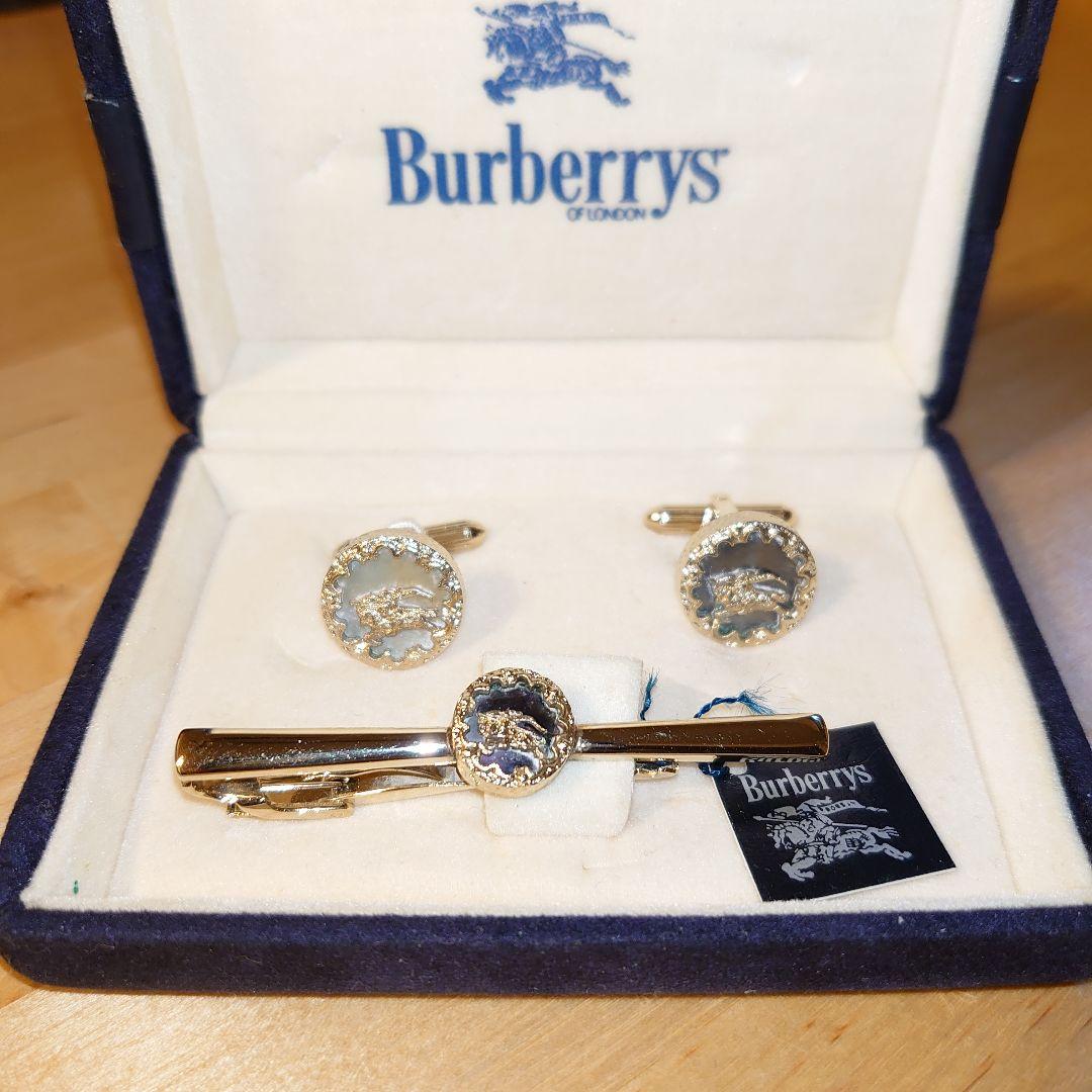 Burberry★ ネクタイピン カフスボタン3点セット 外箱付き Burberry☆ ネクタイピン カフスボタン3点セット 外箱付き