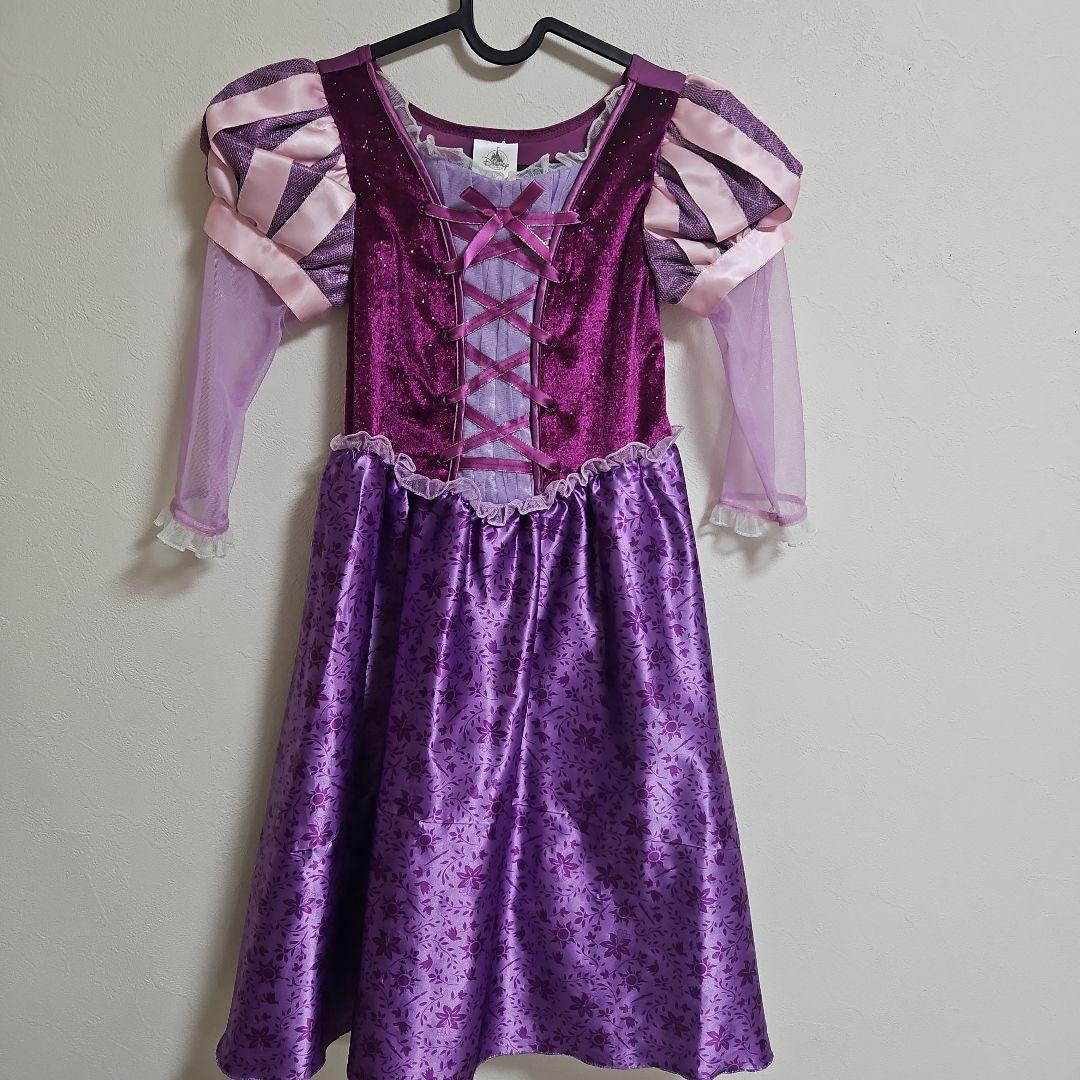 ディズニーストア　ラプンツェル　ドレス　１２０ ディズニー公式ストア ラプンツェルドレス120 - メルカリ