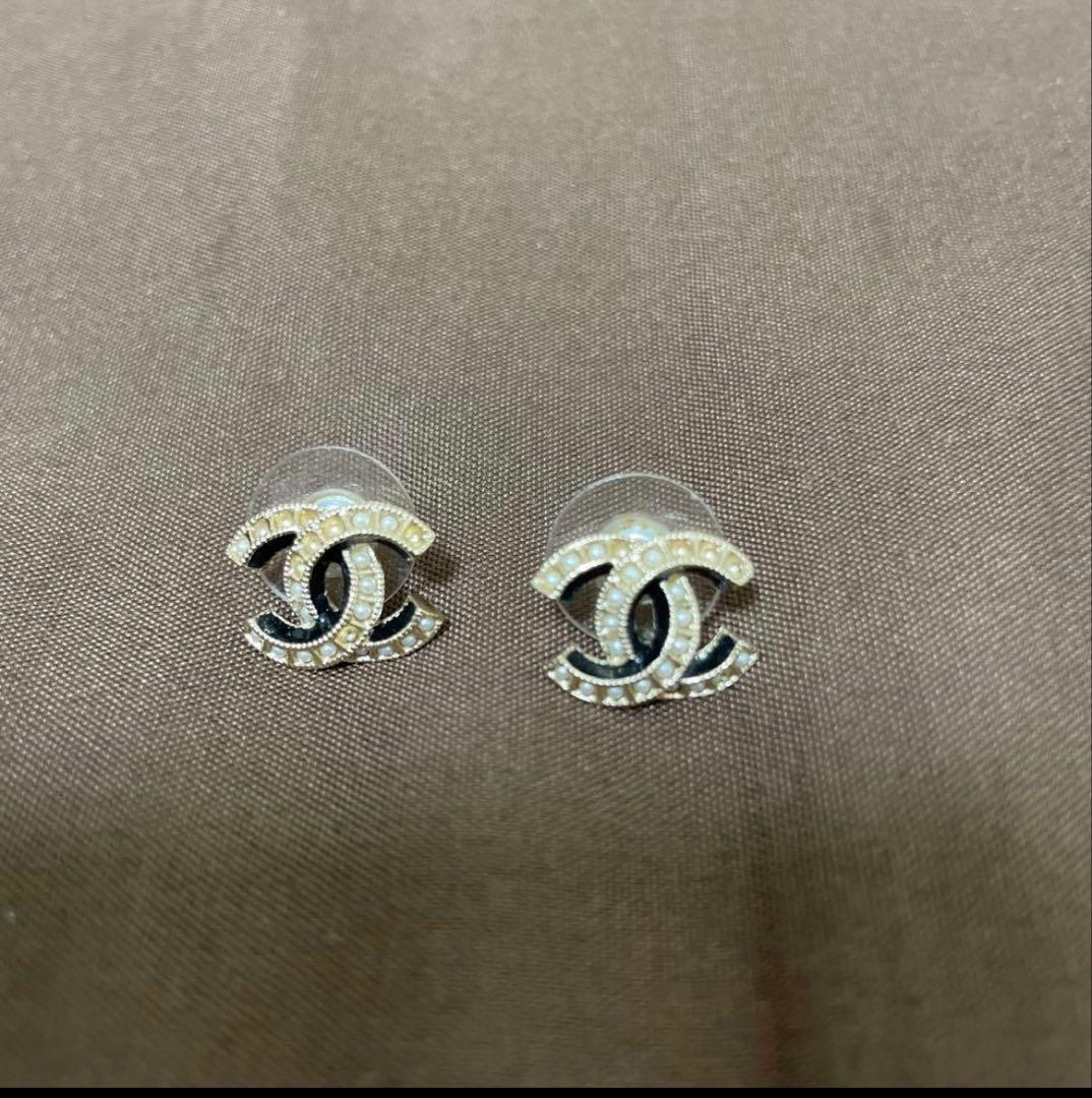 CHANELロゴピアスゴールドブラック シャネル CHANEL ピアス ココマーク ロゴピアス CHANEL PIERCE GOLD