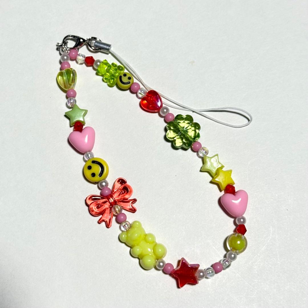 ビーズストラップ クローバー レッド - メルカリ