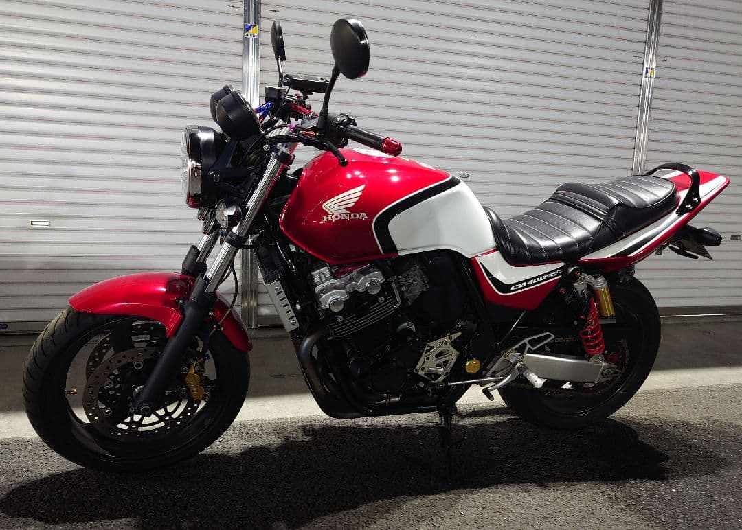 あつ　CB400SF　タックロール　アンコ抜き　ローダウン　NC39　42 アンコ抜き タックロールシート HONDA CB400SF NC39 NC42 - メルカリ