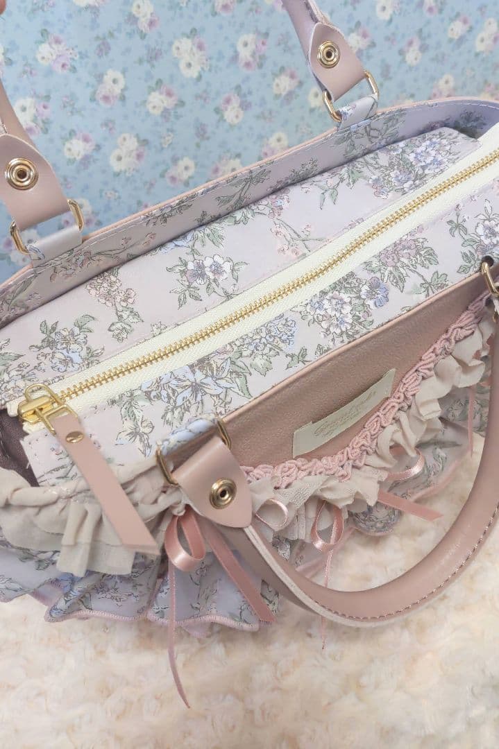 フリー出品 フリルが主役のフラップファスナー付トート ミストラベンダー