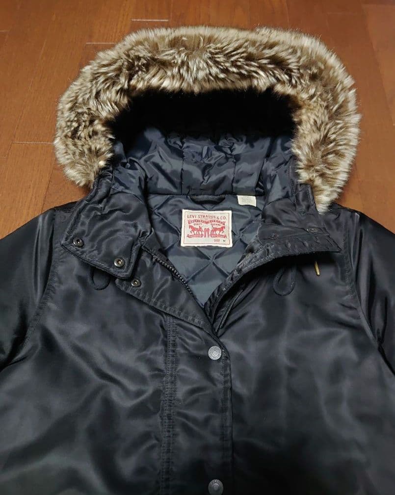 Levi's N2-B風ミリタリーファー付きフライトダウンジャケットブラック