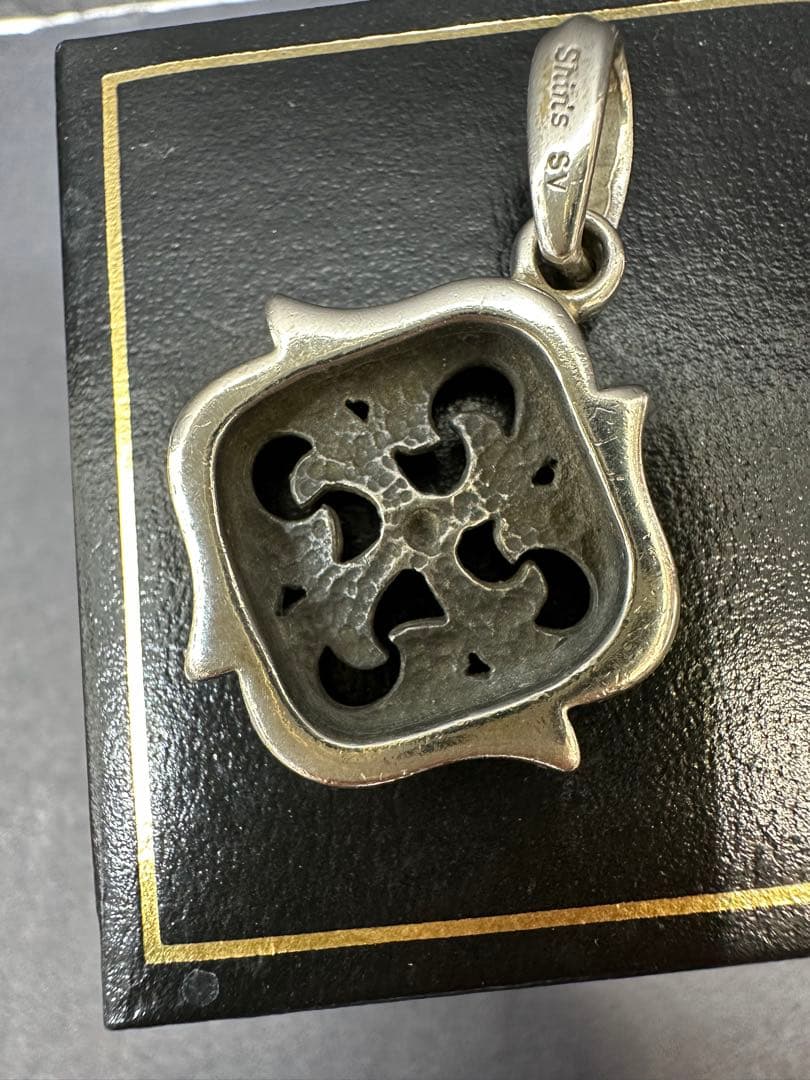 Shin's シルバー フラワーモチーフペンダントトップ - メルカリ