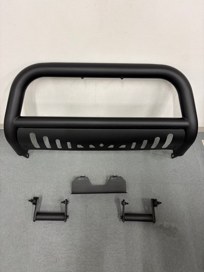 引き取り限定　デリカD5 MC前　ブルバー　バンパーガード 三菱（MITSUBISHI） GI☆GEAR デリカ D5 フロントブルバー ブッシュ