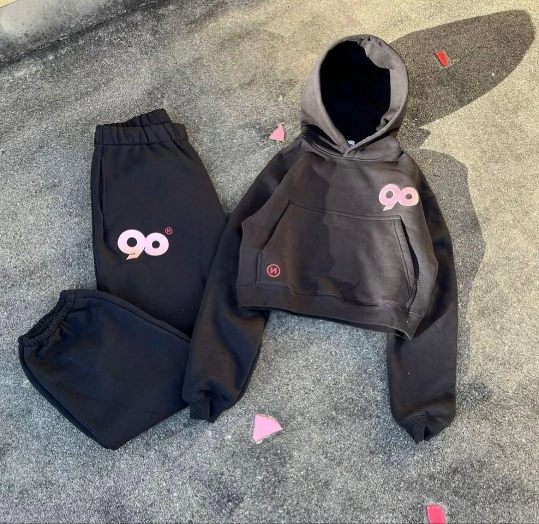 9090 logoセットアップ black pink - メルカリ