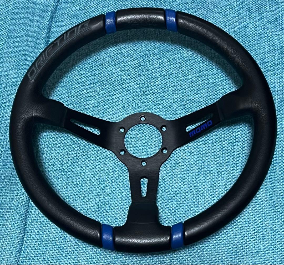 momo ドリフティング ステアリング 黒/青 35π 楽天市場】【正規品】MOMO ステアリング DRIFTING（ドリフティング