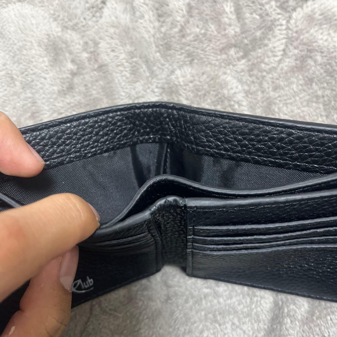 Thug-Club 黒 二つ折り財布 - メルカリ