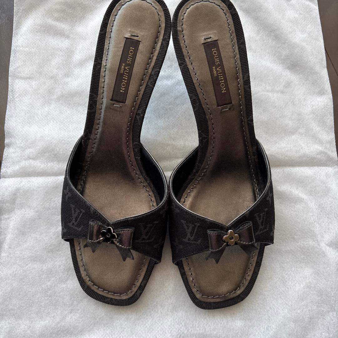 Louis Vuitton ブラック ミュール リボン付き 35.5 WZI.jpg