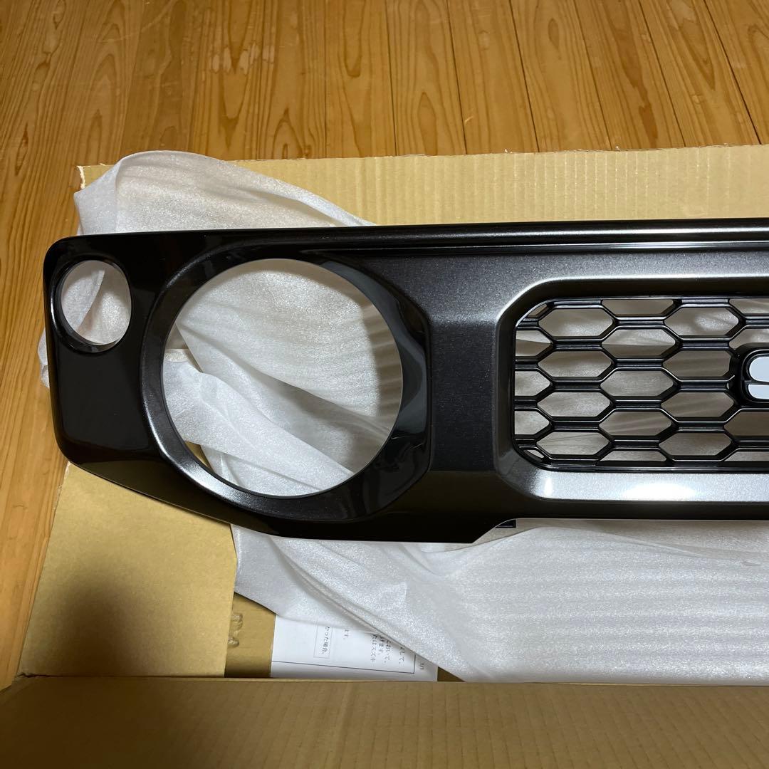 新品ジムニー jb64 jb74純正フロントグリル9911C-78R11-ZSC - メルカリ