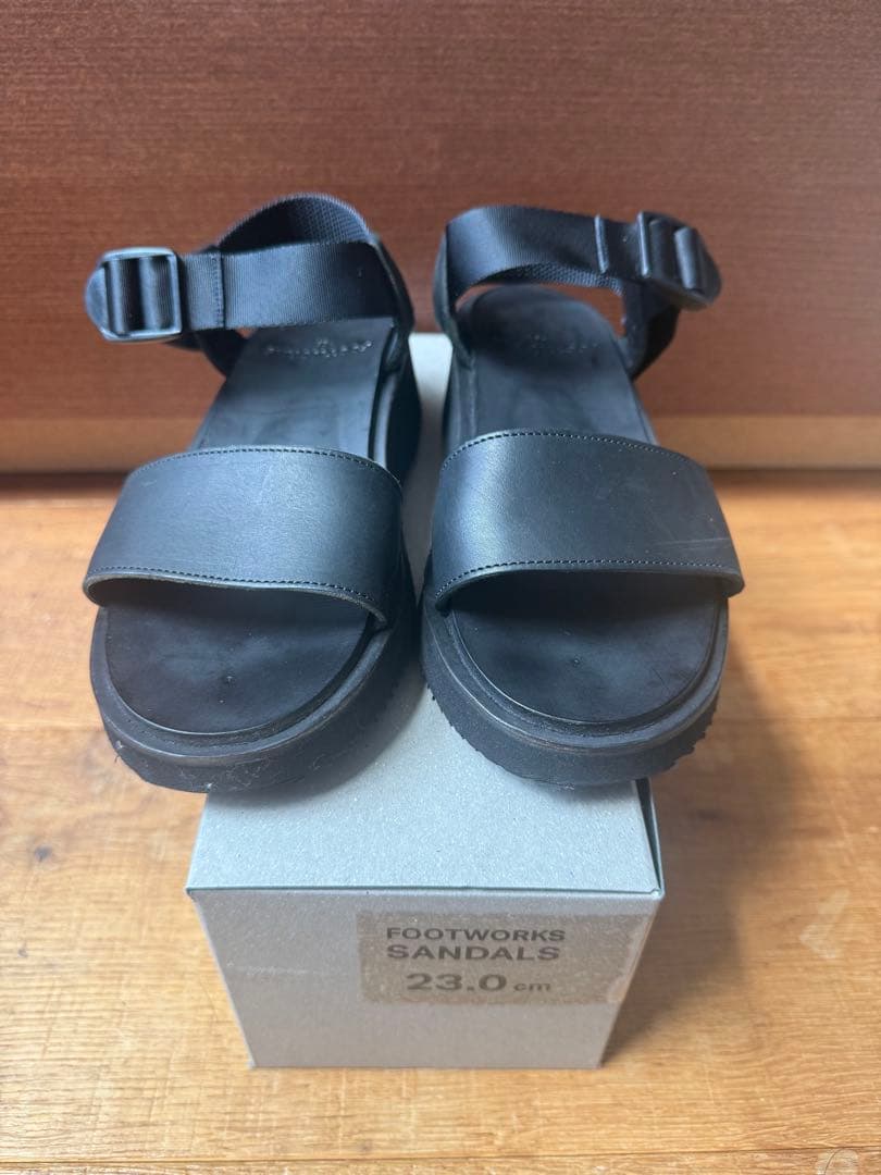 FOOTWORKS フットワークス　姿勢改善サンダル　23センチ FOOTWORKS（フットワークス】姿勢改善・スタイルアップ間違いなしの