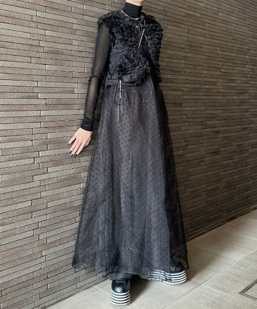 本日限定価格】PERNA スクエアフリルベスト - メルカリ