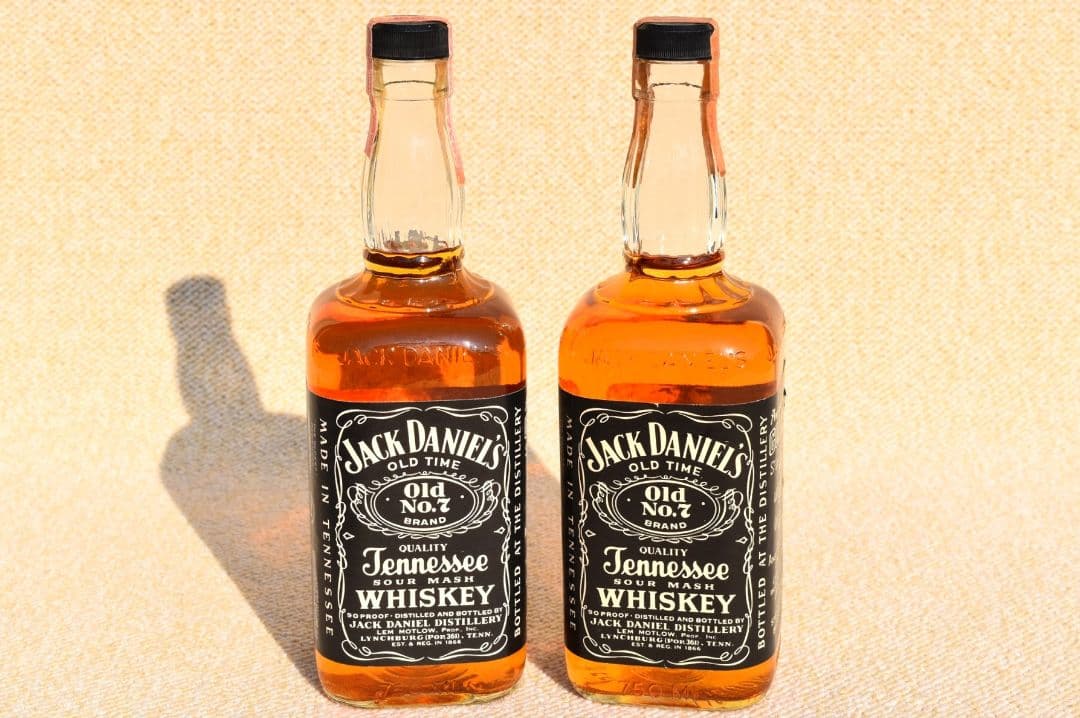 ■ ジャックダニエル 旧ボトル 赤紙封印 750ml 瓶底82 84 ■ □ ジャックダニエル 旧ボトル 赤紙封印 750ml 瓶底82 84 □ i