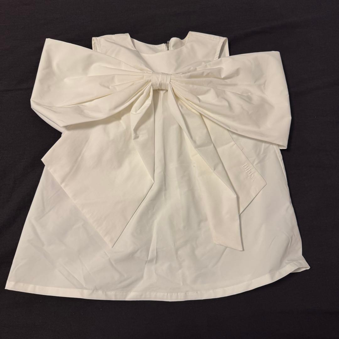 Bibiy. リボンボウタイデザイン ホワイトトップス Fサイズ Bibiy. リボンボウタイデザイン ホワイトトップス Fサイズ Bibiy