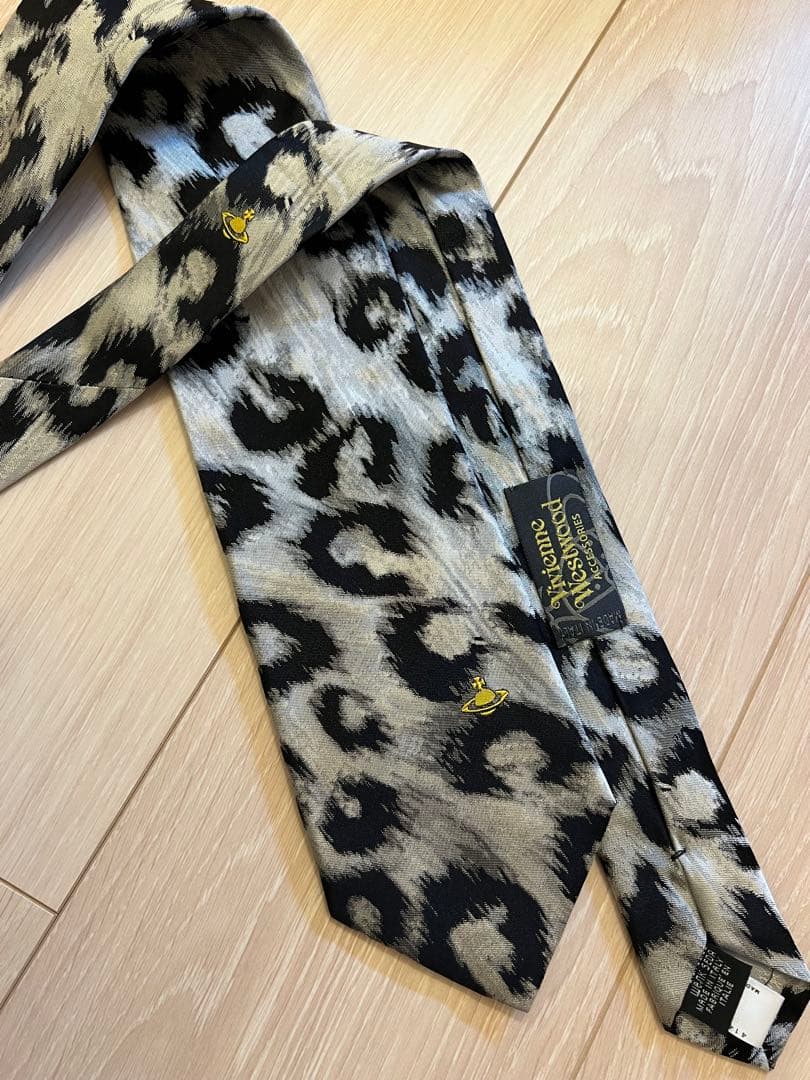 使用感無 ヴィヴィアンウエストウッド ヒョウ柄 シルク ネクタイ レオパード 楽天市場】ヴィヴィアンウエストウッド ネクタイ ヒョウ柄 W00OC 8.5cm