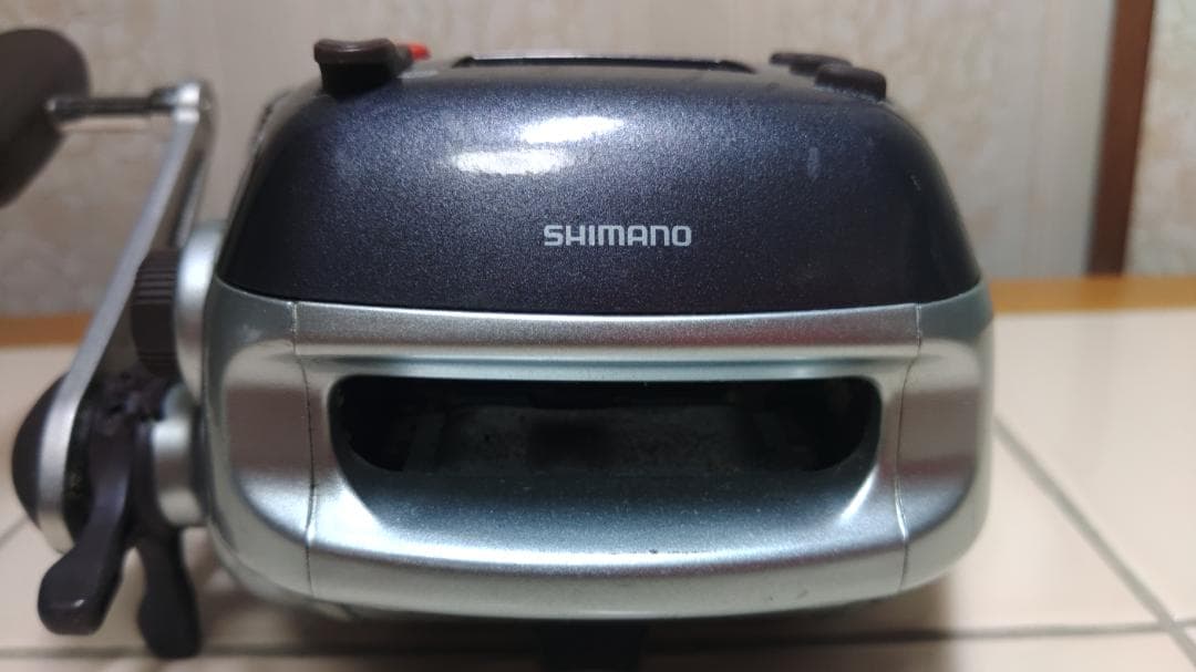 初売り最終】シマノ 電動リール3000H(破損有) &1000EV ＋竿置き - メルカリ