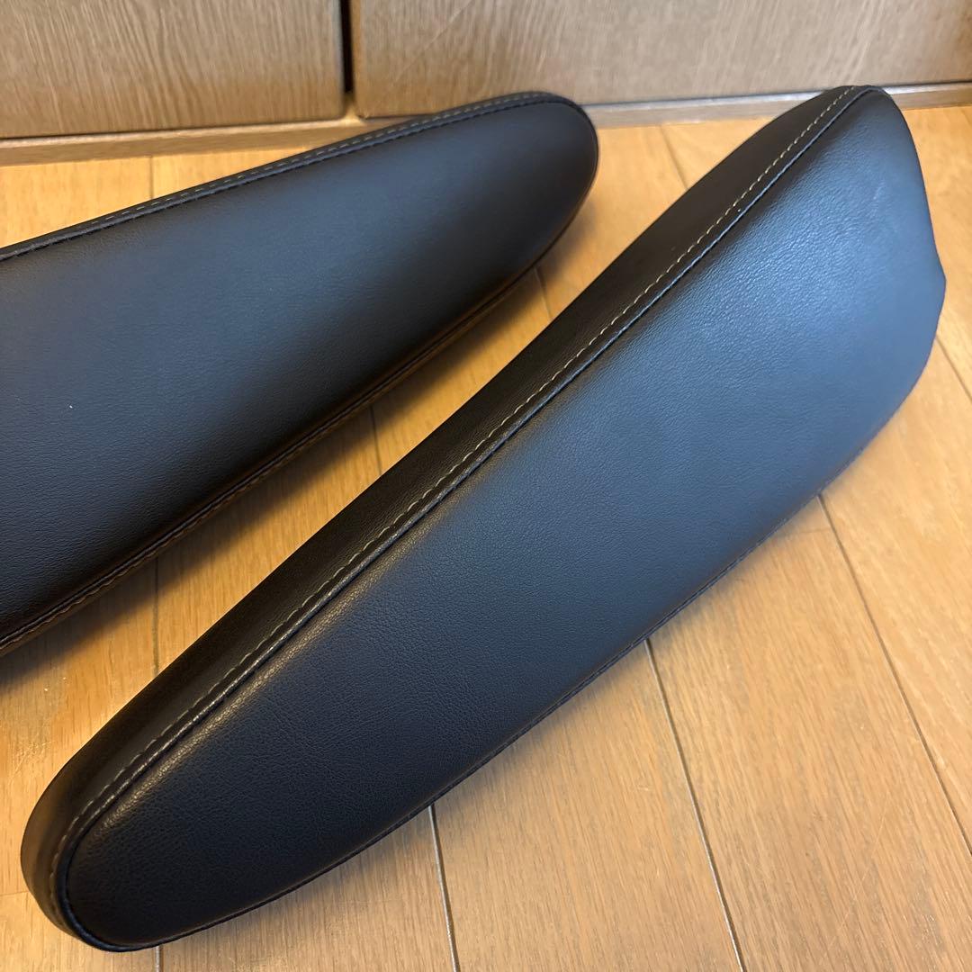 デリカD5 フロントシート用 アームレスト 左右 黒 レザー調 中古品