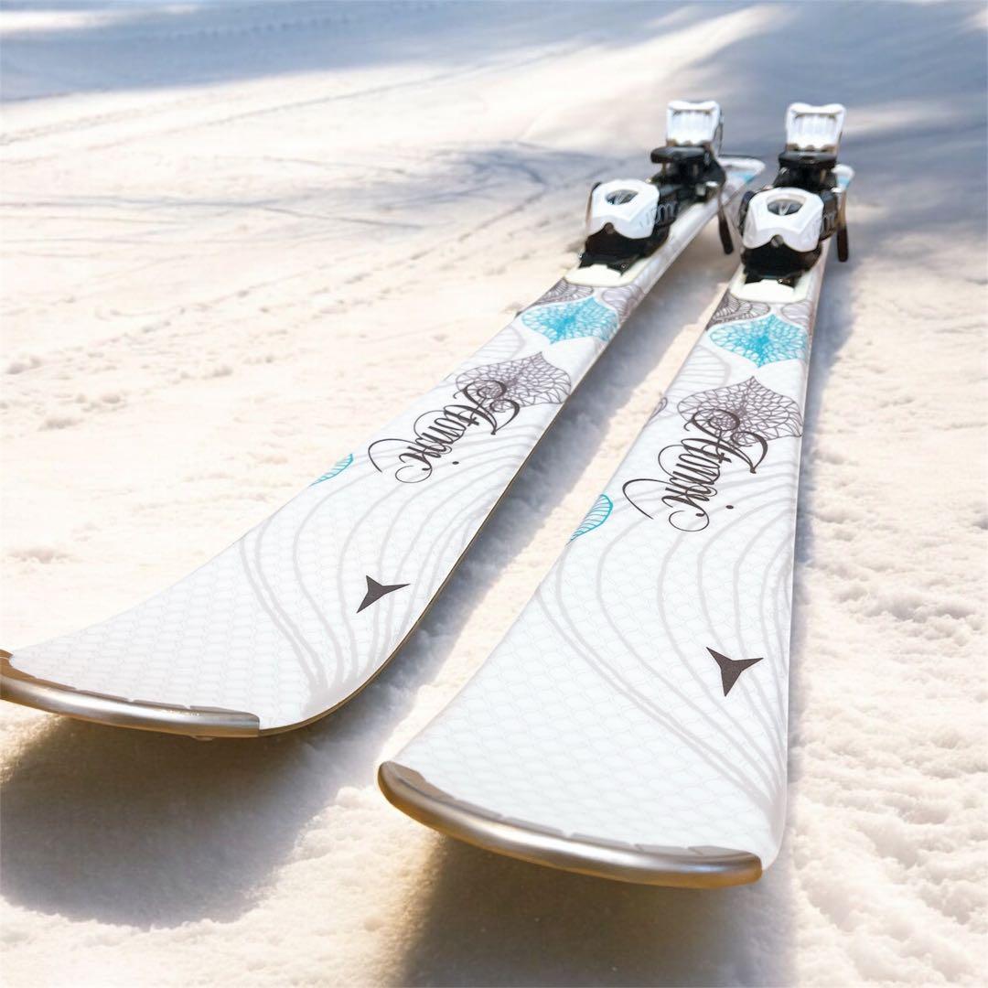 Atomic アトミック スキー板 レディース ホワイト　ソフトケース付き ATOMIC（アトミック） （レディース）スキー板 ビンディング付属 22-23