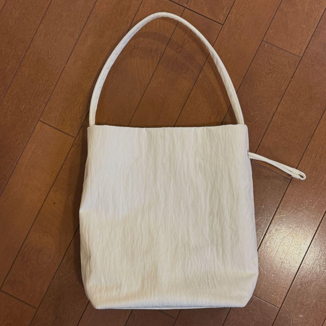 mary al terna WRAPPING ワンショルダートート　ホワイト MARY AL TERNA | WRAPPING TOTE BAG MA4103BG-17 – H+HELIOTROPE