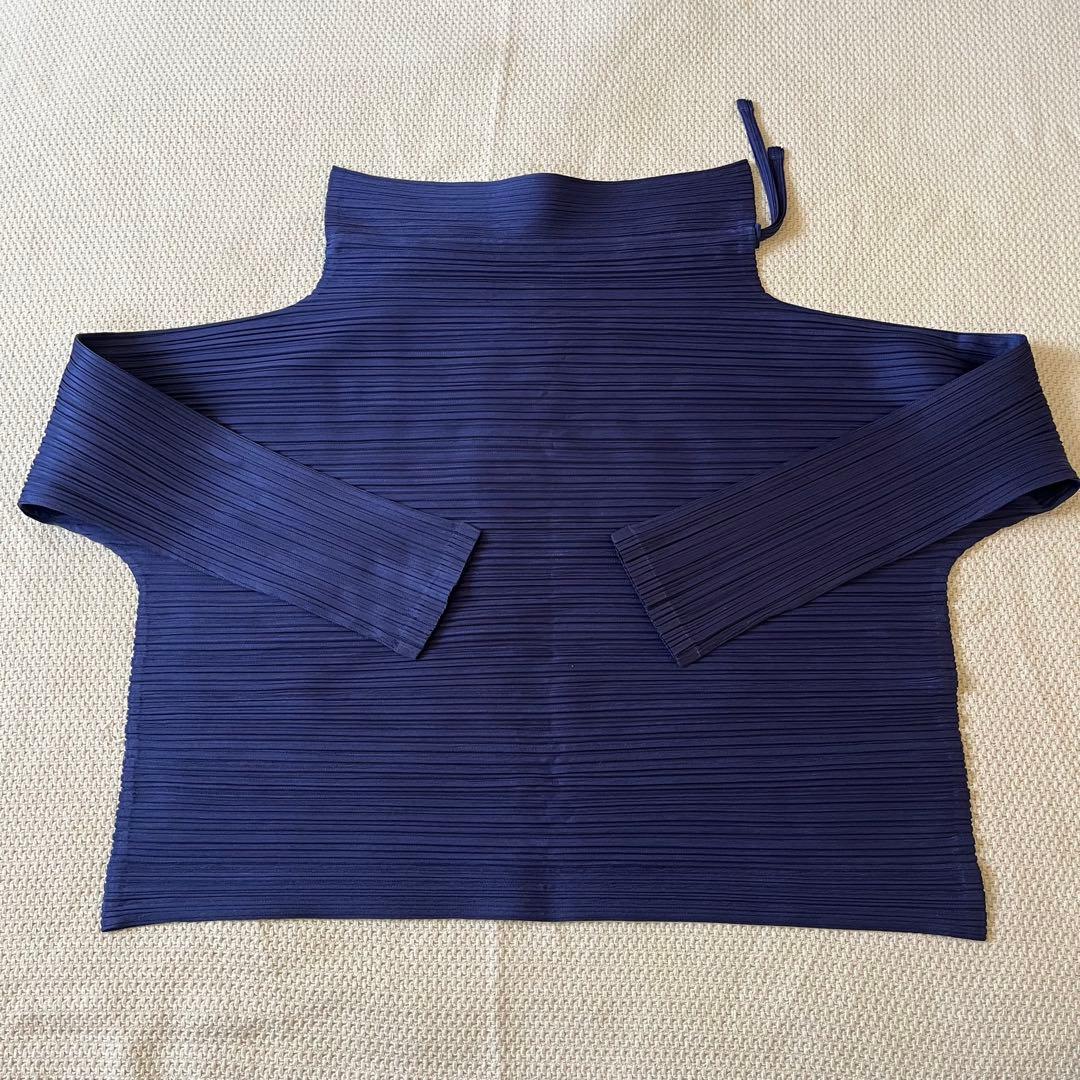 美品 PLEATSPLEASE イッセイミヤケ トップス 横プリーツ ネイビー