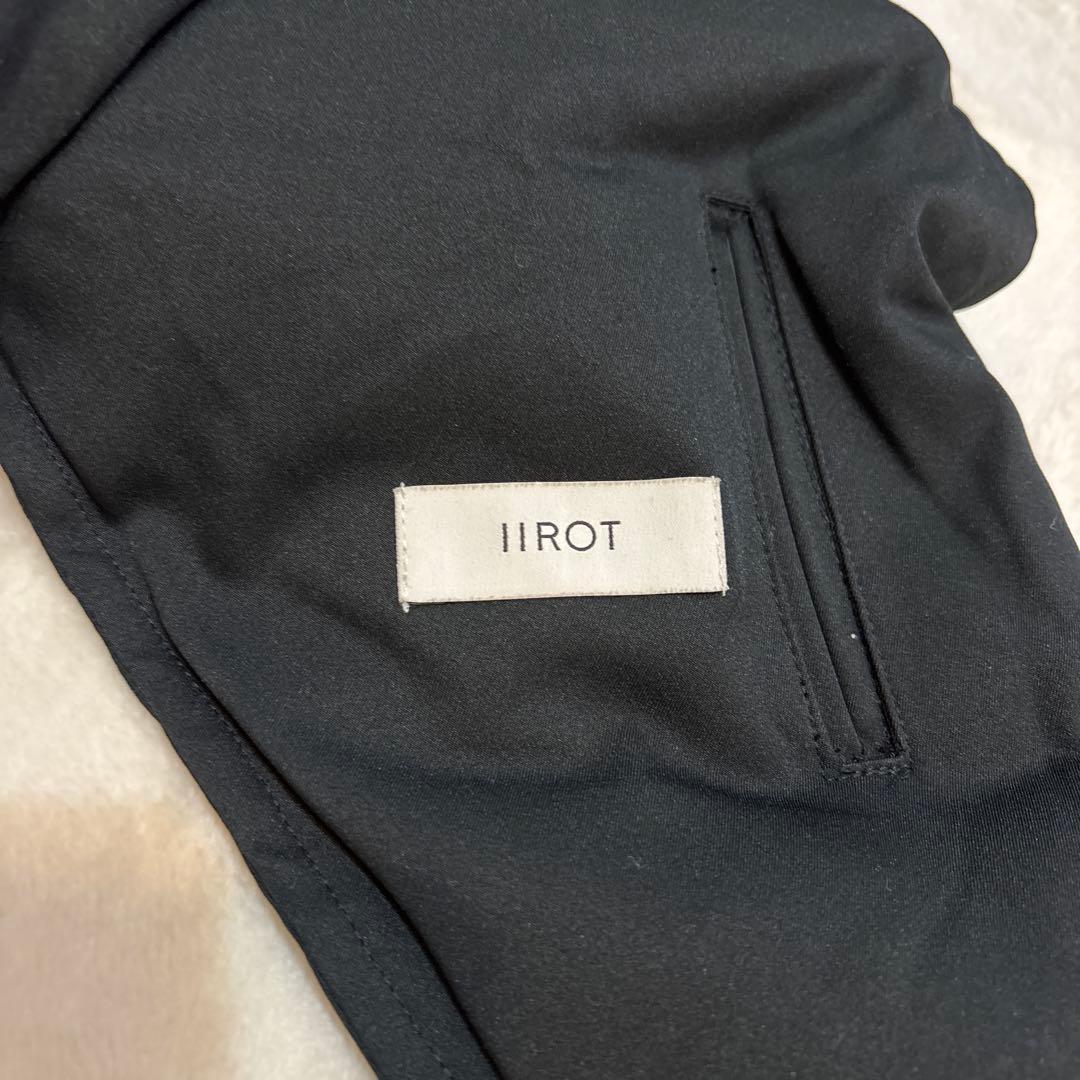 E*A様 iirot イロットPadded Hoodie ブラック UABY バ - メルカリ
