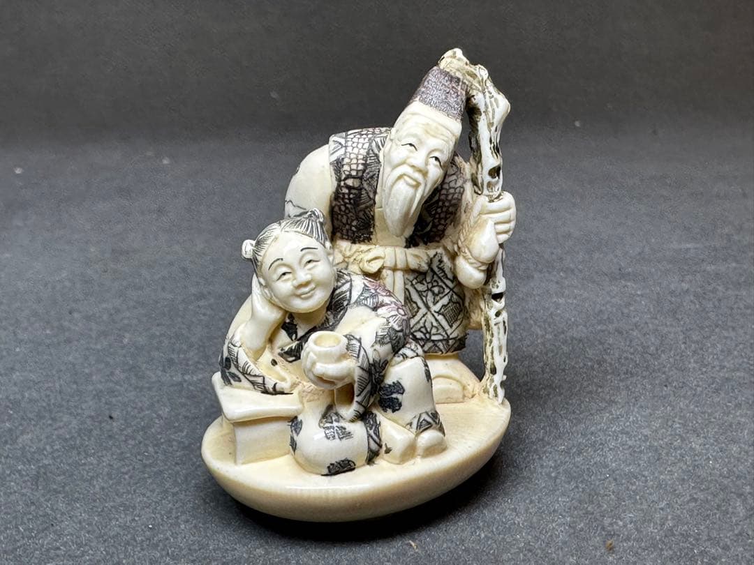 極上　置物　根付　彫刻 置物　細密細工　骨董　アンティーク 極上 根付 狸 彫刻 置物 細密細工 骨董 アンティーク 在銘 - メルカリ