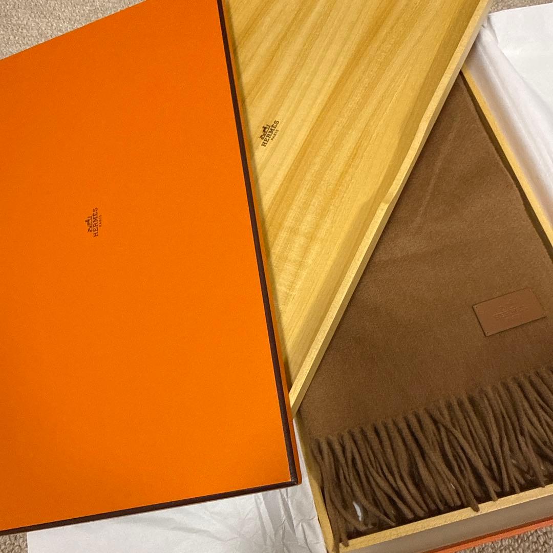 エルメス マフラー ビキューナ100% キャメル　専用箱付き エルメス マフラー ビキューナ100% ネイビー 専用箱付き - メルカリ