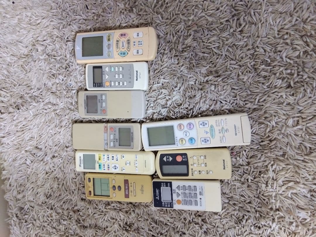 エアコンリモコンまとめ売り240本ジャンク品 - メルカリ