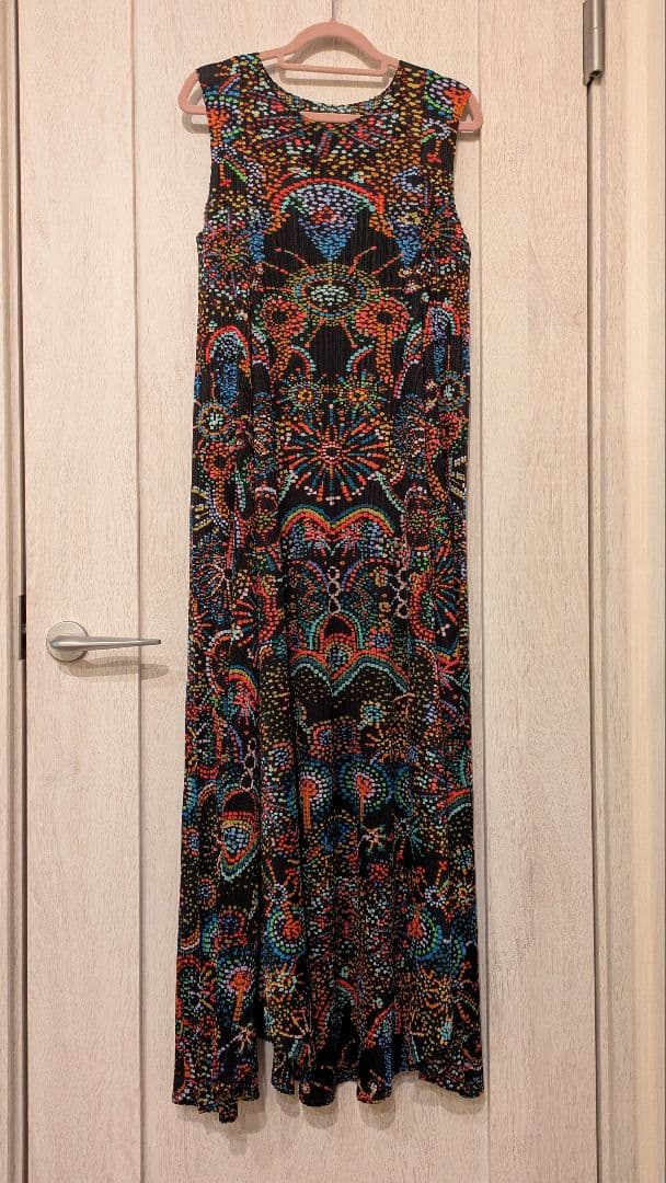 プリーツプリーズ ノースリーブワンピース 花火柄 サイズ5 プリーツ プリーズ イッセイ ミヤケ“花火”プリントのワンピースなど