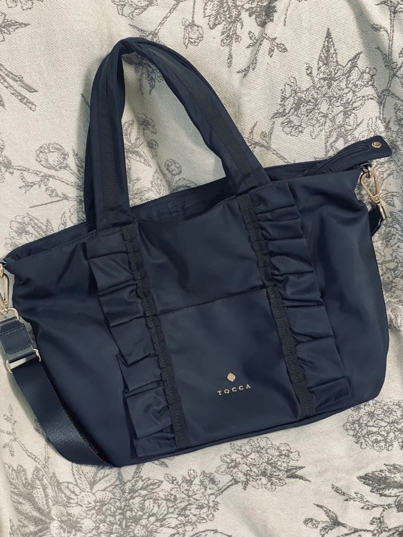 TOCCA ネイビー フリル A4トートバッグ 2way トッカショルダーバック TOCCA ネイビー フリル A4トートバッグ 2way トッカショルダーバック