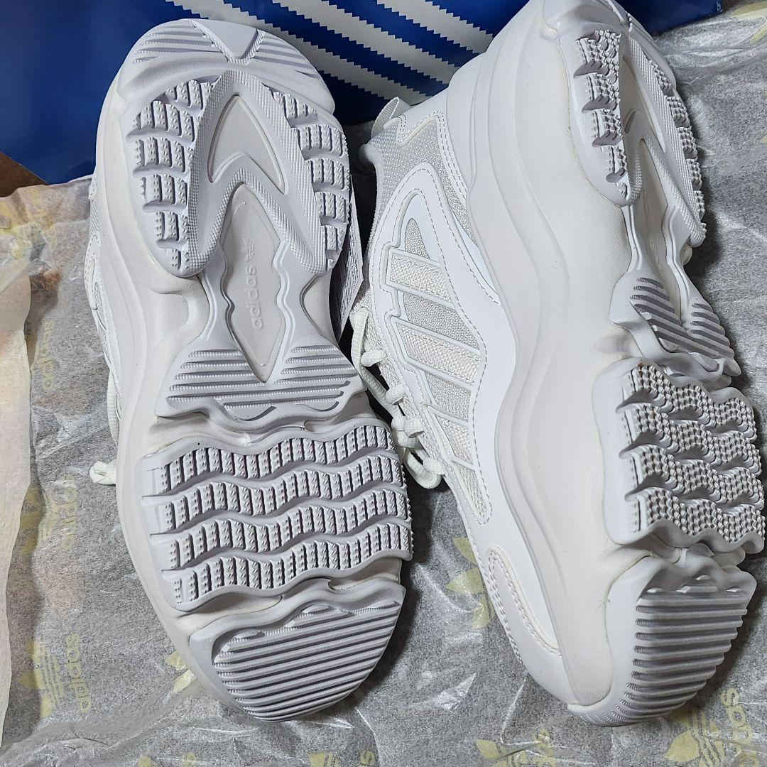 新品未使用　adidas OZGAIA W 24.0cm ホワイト