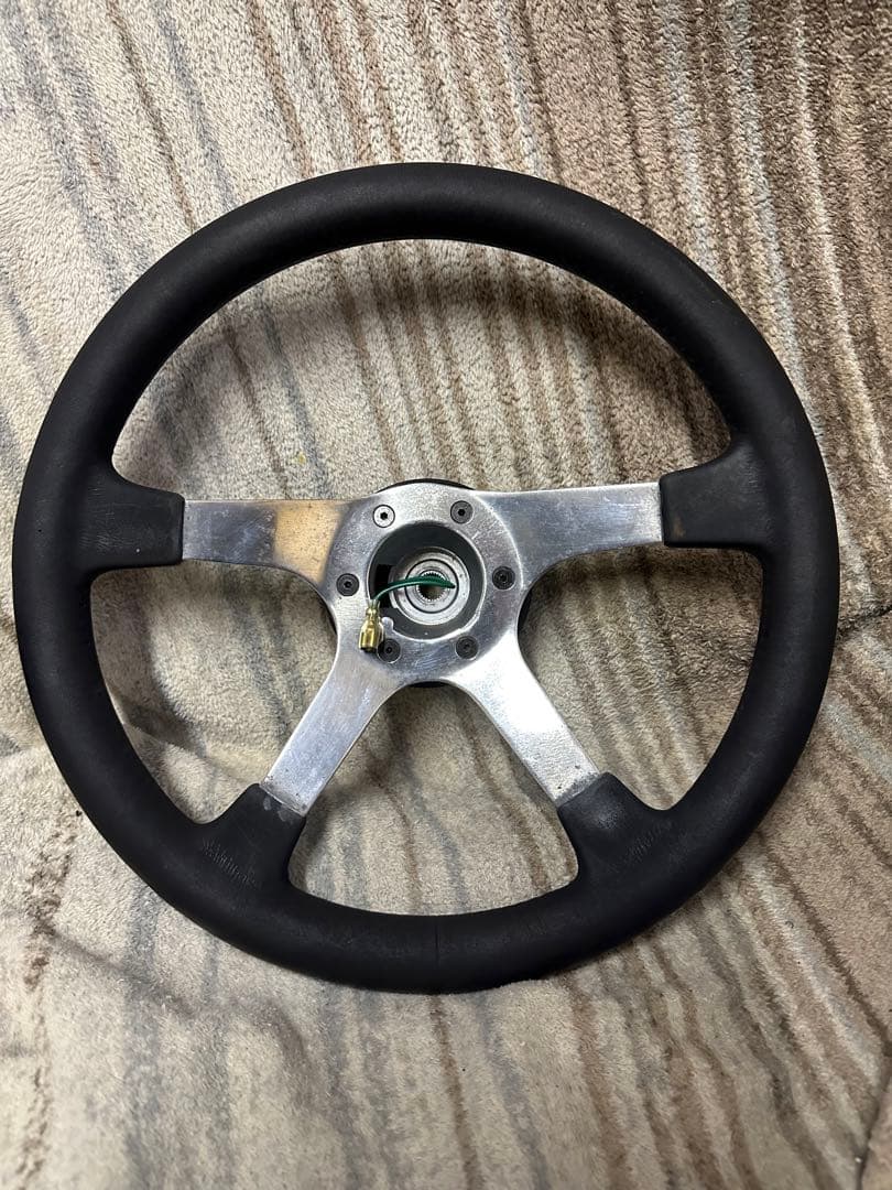 知る人ぞ知るスズキジムニーシェラ純正ステアリング！ホーンボタンにサイのマーク仕様 知る人ぞ知るスズキジムニーシェラ純正ステアリング！ホーンボタンに