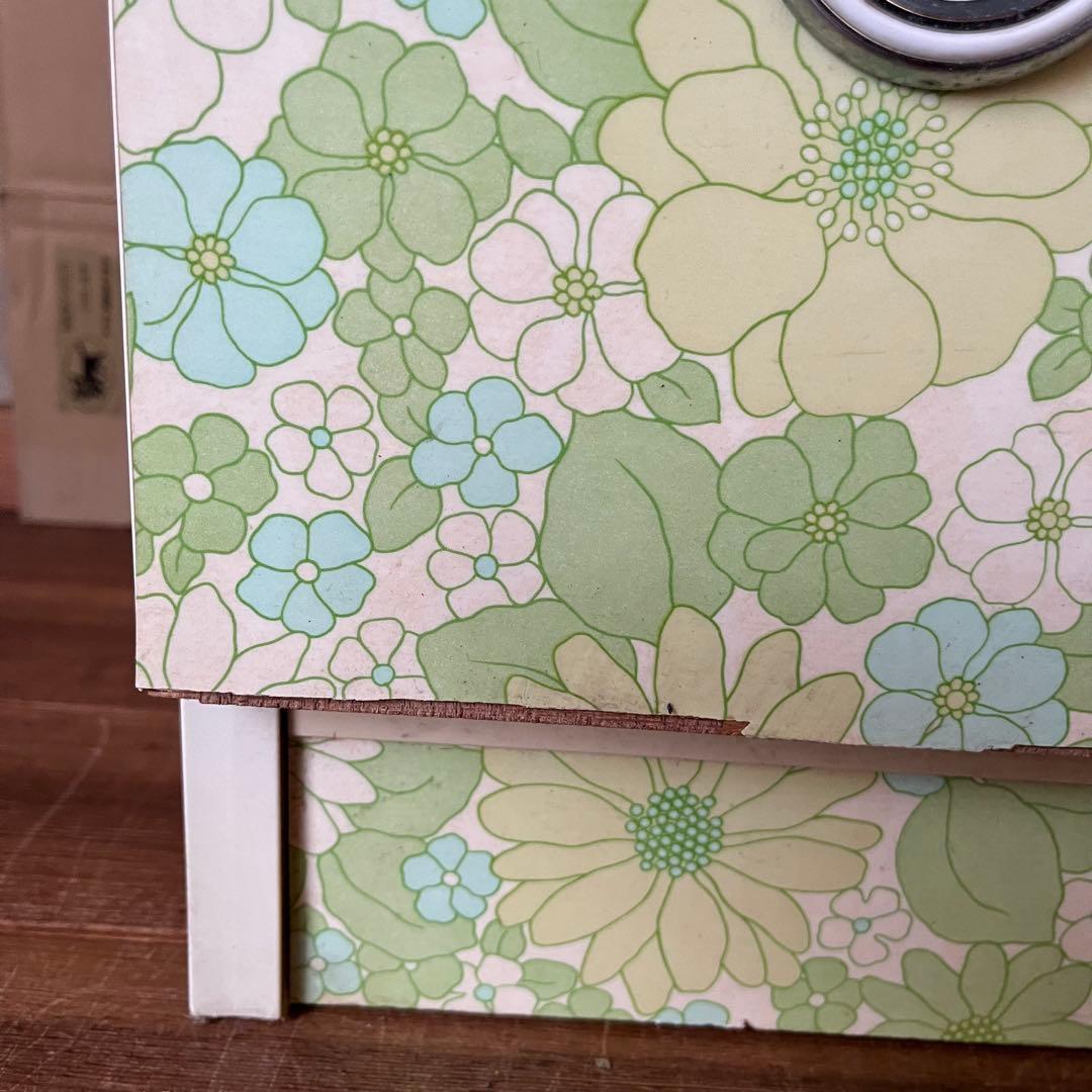 昭和レトロ ポップな花柄デザインの6段チェスト