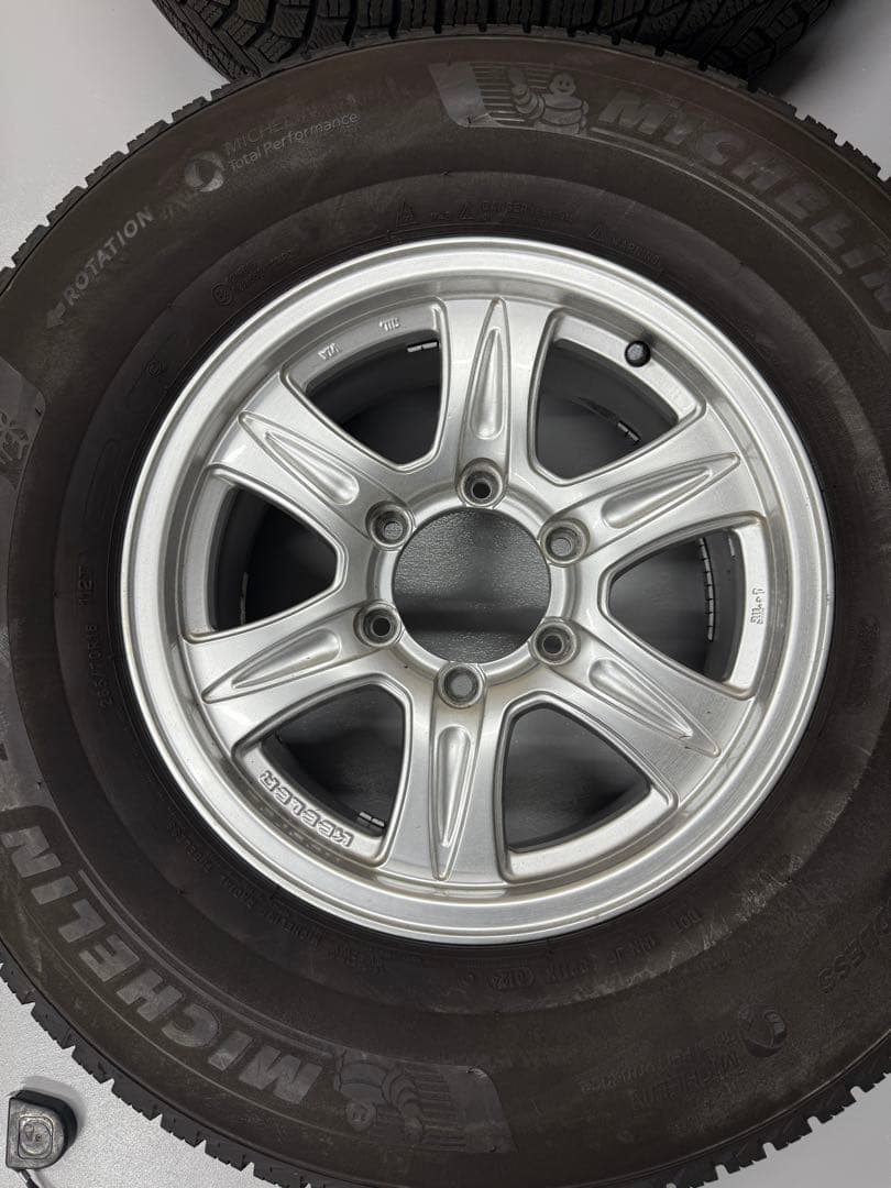 265/70R16 スタッドレスタイヤ PCD139.7/6H.26