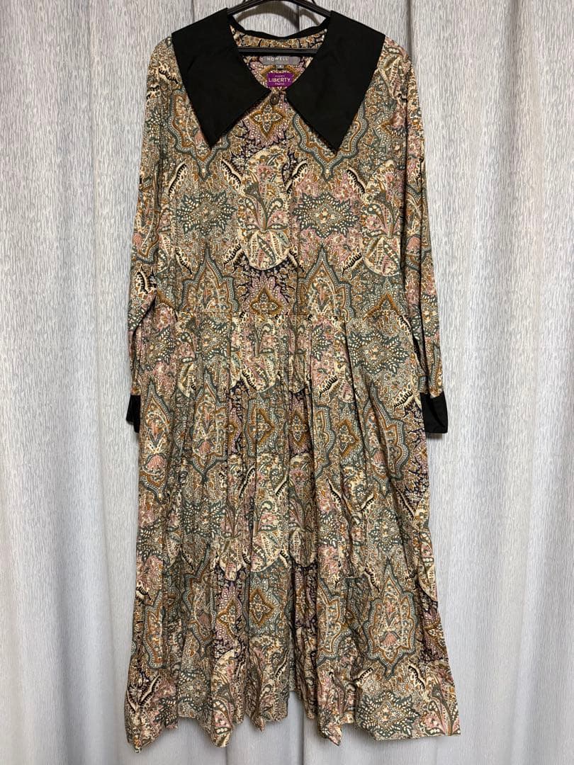 マーガレットハウエル　リバティペイズリー柄 長袖ワンピース Mサイズ マーガレット・ハウエル“ペイズリー柄”のプリーツドレスやスカート