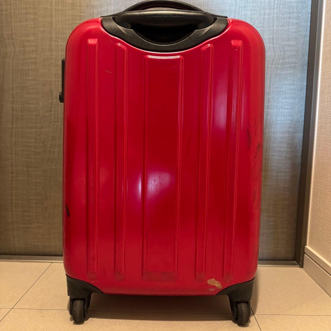 赤色 キャリーケース 4輪 ロック鍵無し 格安 - メルカリ
