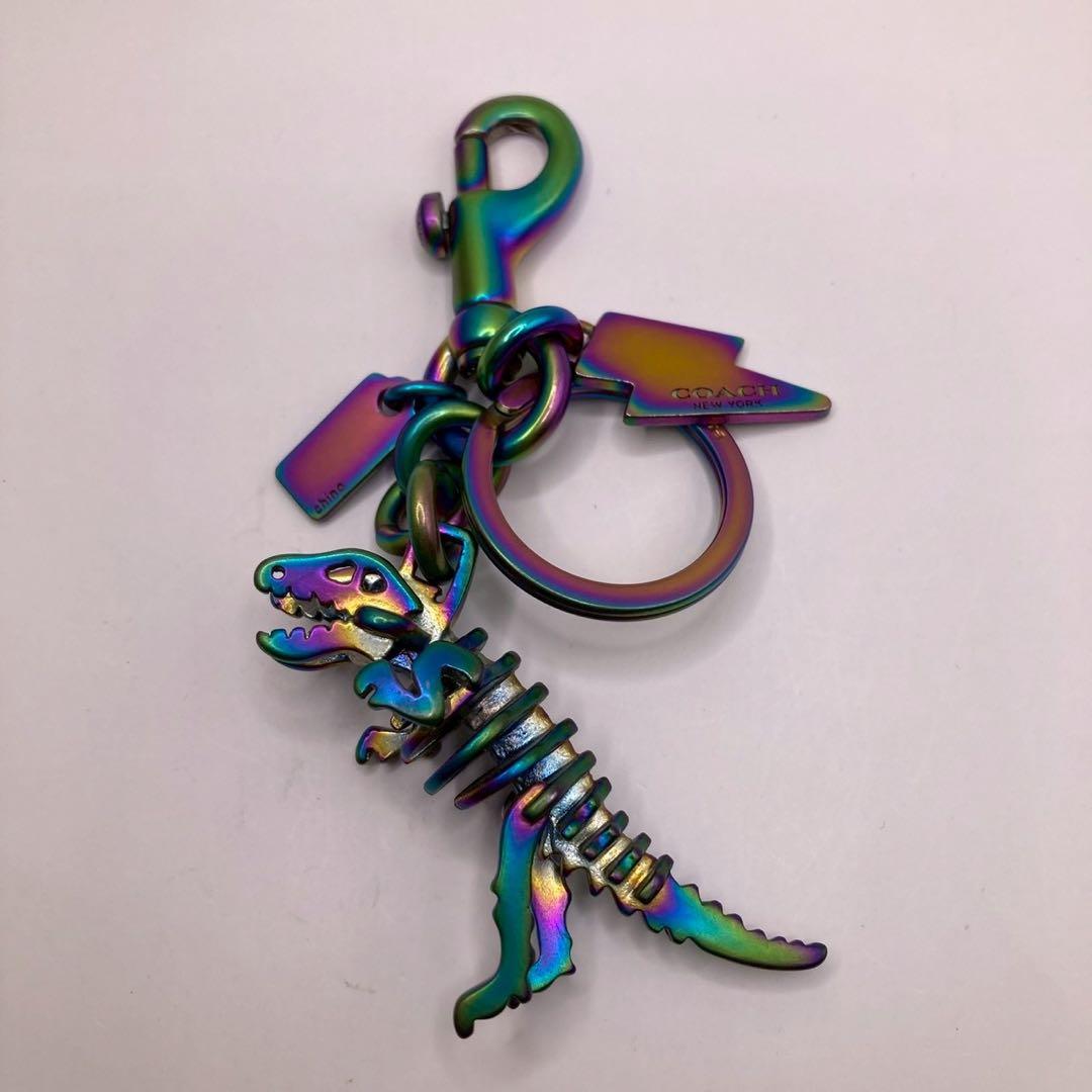 極美品 COACHコーチ レキシー虹色恐竜レインボー キーホルダー