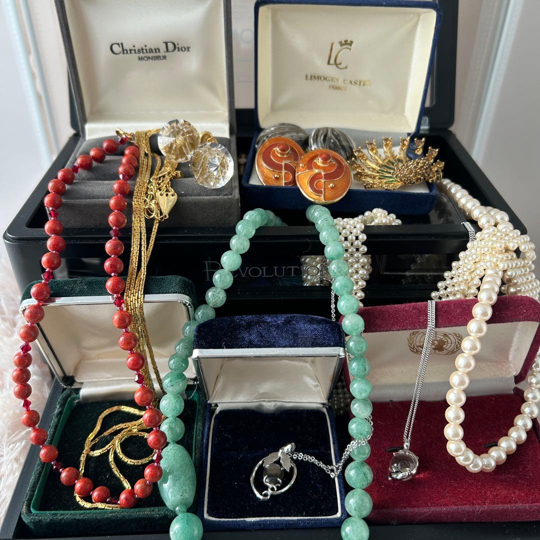 遺品整理 家財整理 天然 アクセサリー ネックレス 緑石 等 ㊴ - メルカリ