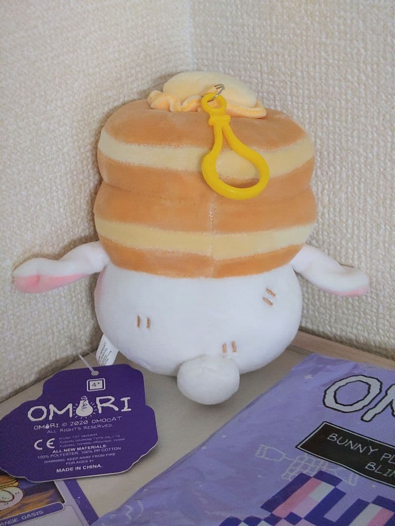 OMORI】うさちゃん ぬいぐるみキーチェーン パンケーキ - メルカリ