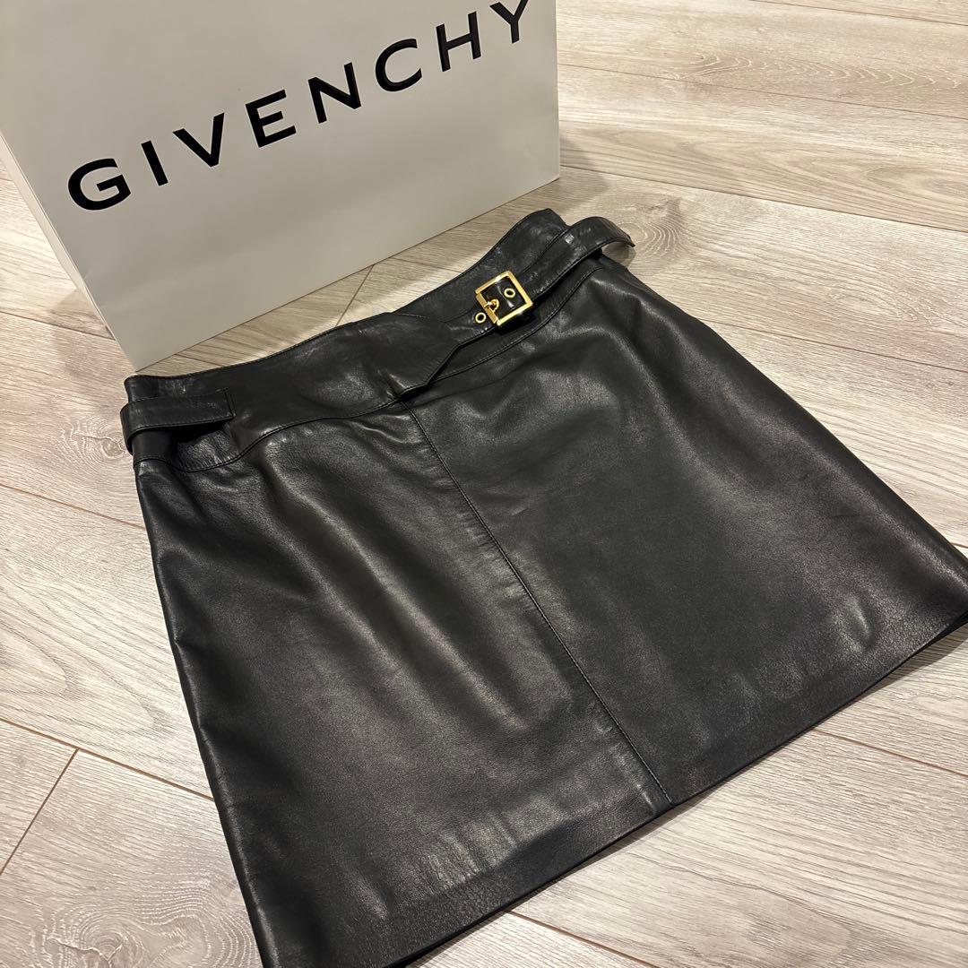 【新品タグなし】ジバンシー♡柔らかな羊革のレザースカート 新品タグなし】ジバンシー♡柔らかな羊革のレザースカート