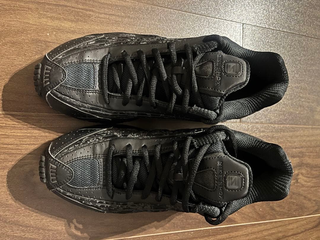 ナイキ　ショックス shox r4 ブラックフローラル ウィメンズ 23.5cm