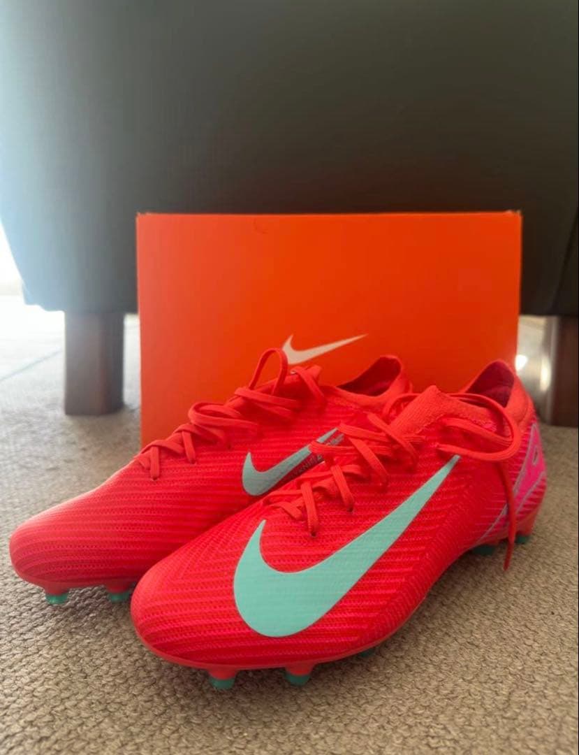 【新品未使用】Nike マーキュリアル サッカースパイク ナイキがマーキュリアルの新作発表、初めてサッカーのために開発された