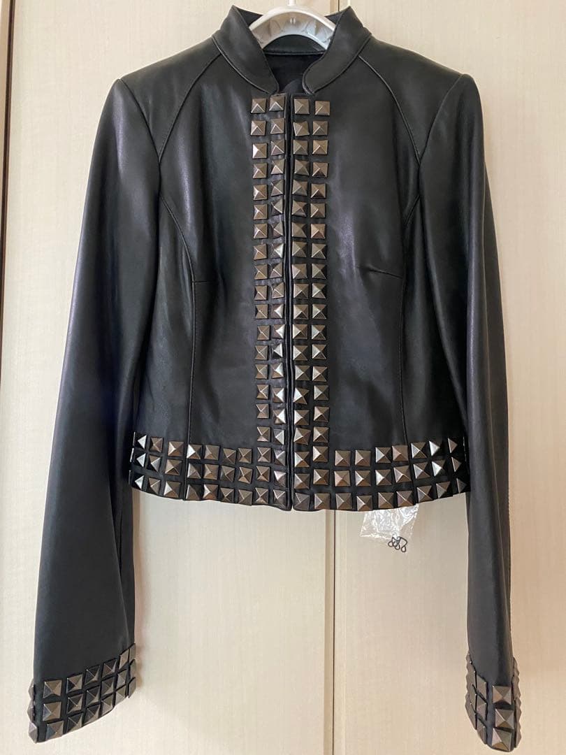 新品未使用 bebe ラムレザースタッズジャケット ブラック S 新品未使用 bebe ラムレザースタッズジャケット ブラック Sの通販はau