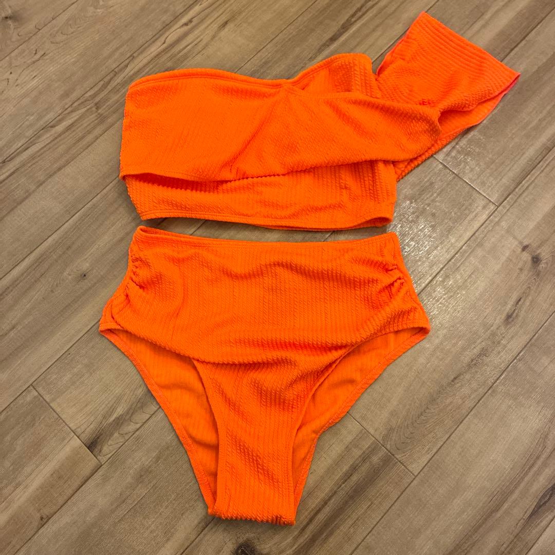オレンジ ワンショルダー セパレート水着 - メルカリ